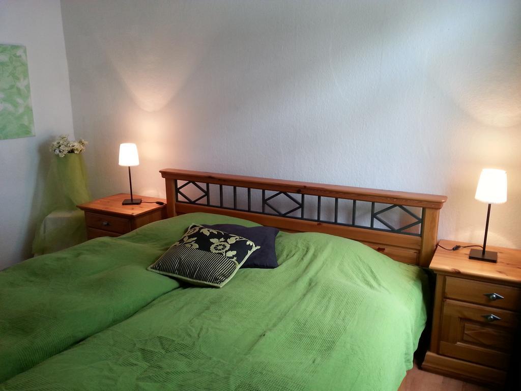 Ferienwohnung Am Nuerburgring Adenau Ruang foto