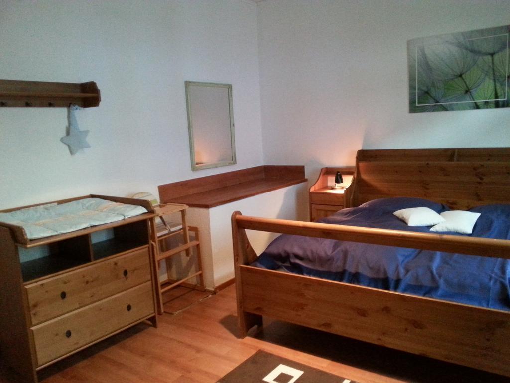 Ferienwohnung Am Nuerburgring Adenau Ruang foto