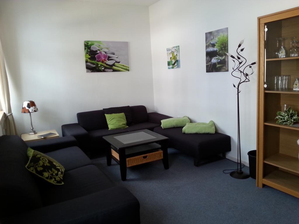 Ferienwohnung Am Nuerburgring Adenau Ruang foto